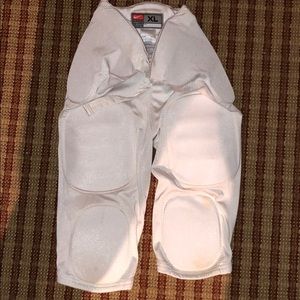 Men’s XL football pants with pads